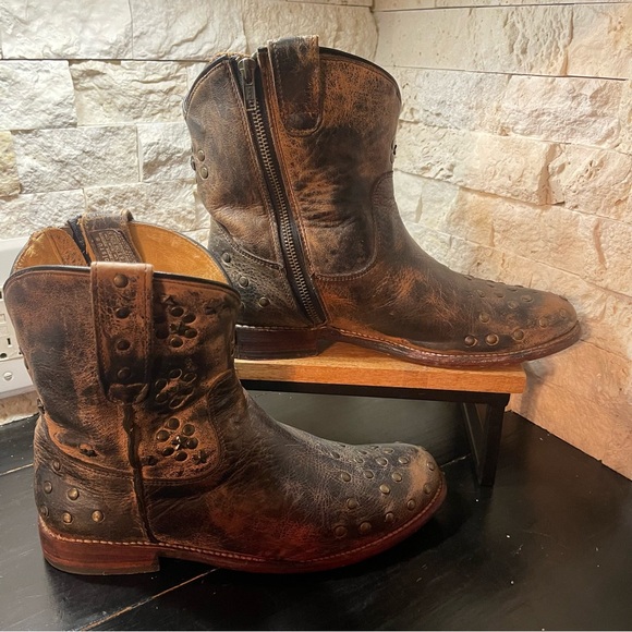 Bed Stu Cobbler Series Women’s Starling Distressed Studded Ankle Boots sz 9.5 - Picture 2 of 12